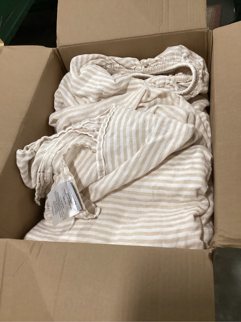 Condition photo showing New/Like New for Quince king flat sheet 110”x105”