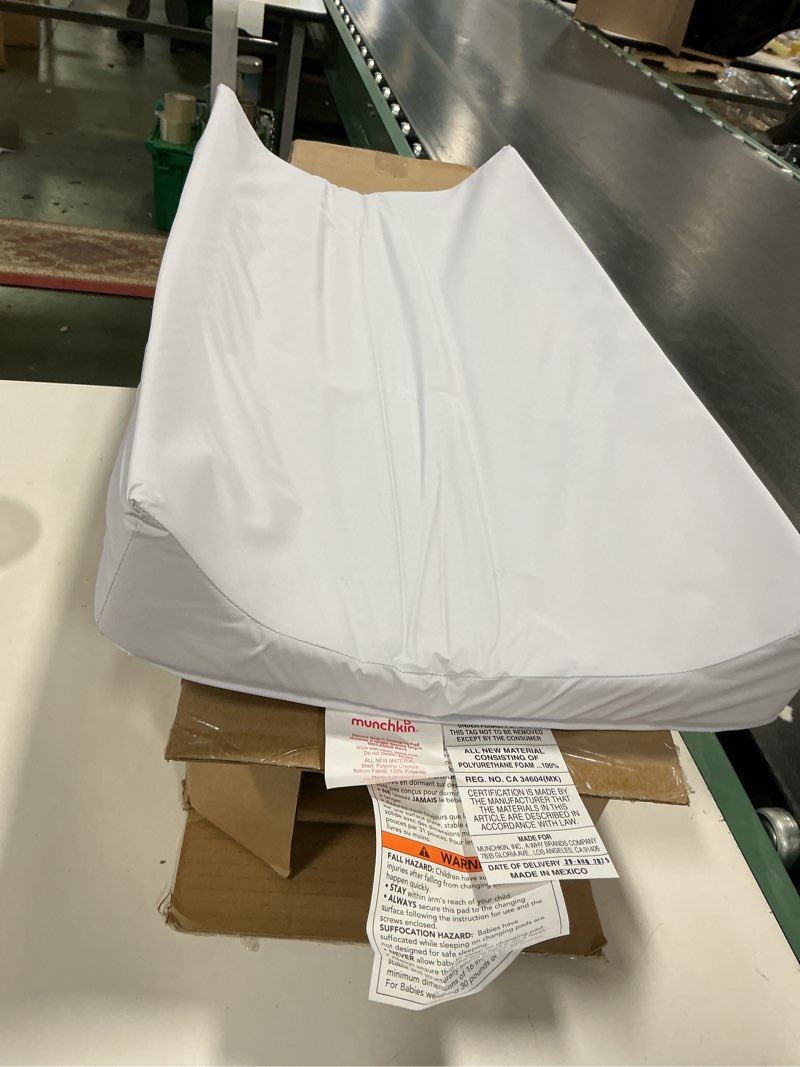 Condition photo showing Good Condition for MUNCHKIN DELUXE CHANGING PAD COVER WITH