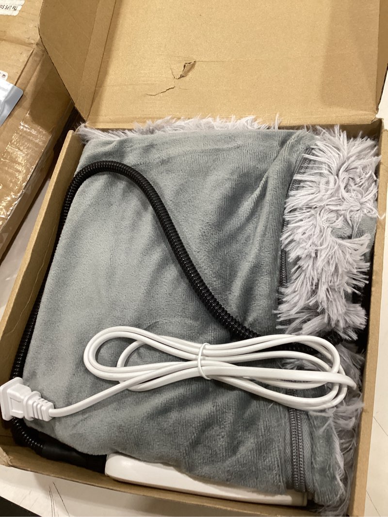 Condition photo showing New/Like New for golopet dog heating pad 28x18 in with smart thermostat switch and power line protection tube,obtained met and ul dual certification,waterproof puppy heating pad- gray 1 grey plush 28.0"l x 18.0"w