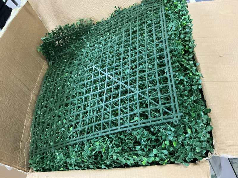 Condition photo showing As Is for VEVOR Artificial Boxwood Panel, 24pcs 20 x 20 in, 1.6 in Sun Protected Boxwood Hedge Wall Panels, Green Fake Grass Wall for Privacy Fence Decor Indoor Outdoor Garden Backyard 24pcs 20"x20"