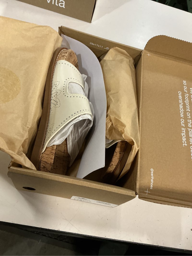 Condition photo showing New/Like New for earth® francii flat casual sandals, ivory 150, 6.5 m