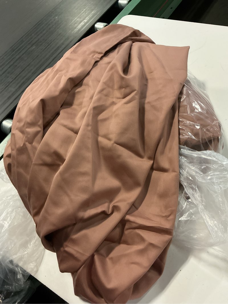 Condition photo showing Good Condition for luxury organic sateen duvet cover, twin, clay