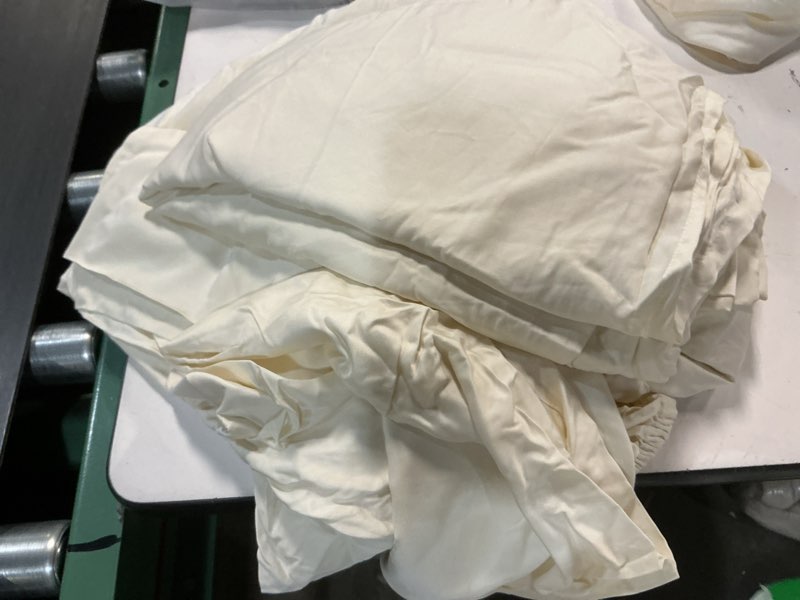 Condition photo showing Good Condition for quince orgnic cover duvet set shams calking ivory