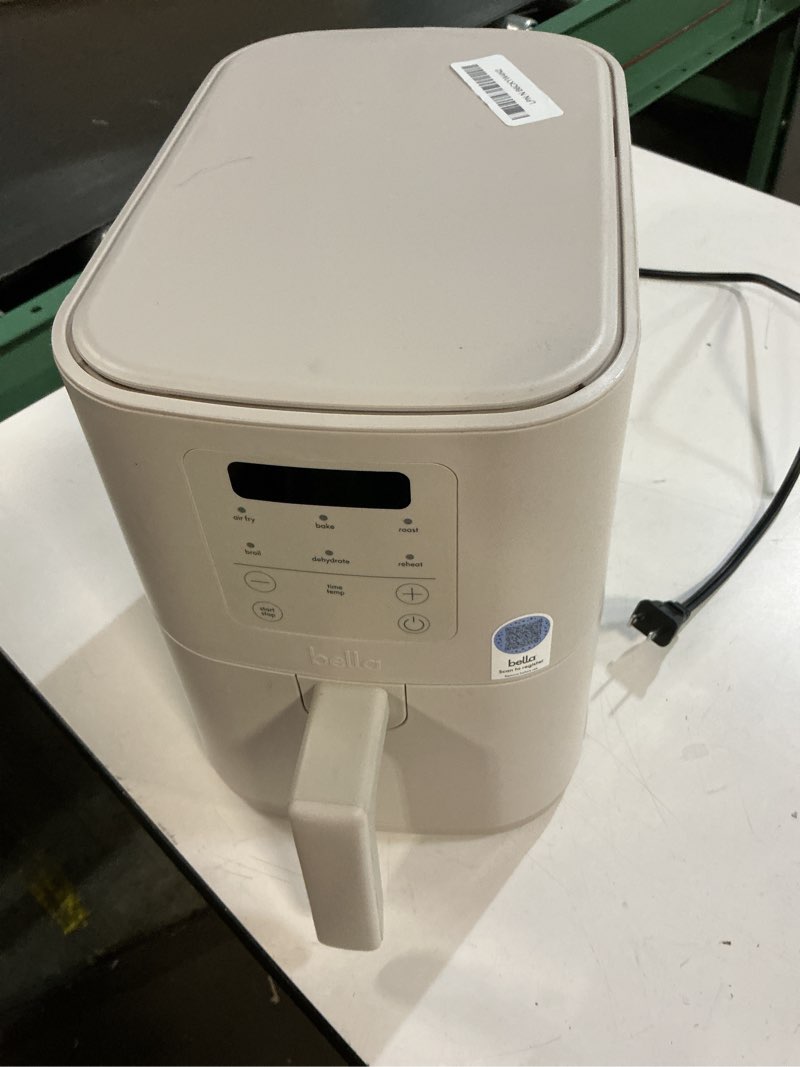 Condition photo showing As Is for bella 4qt slim air fryer, fits-anywhere™ kitchenware, evergood™ ceramic nonstick coating, adjustable temperature, 6 preset cooking options, 60 min auto shutoff w audible tone, 3.3lb capacity, oatmilk 4 qt oatmilk