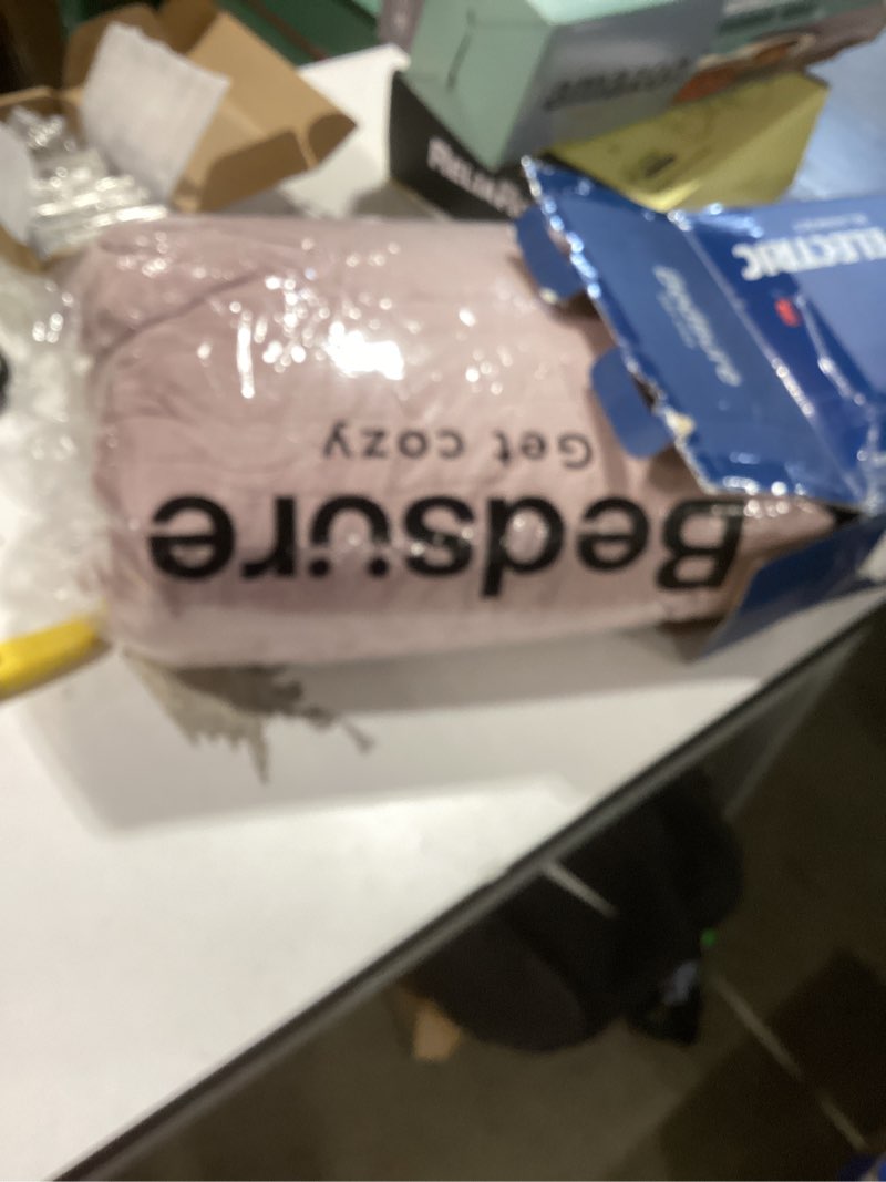 Condition photo showing Good Condition for Bedsure Electric Twin Blanket - Soft Flannel & Sherpa, 6 Heat & 10 Time Settings, Purple, 62x84 inches 09 - Woodrose Twin