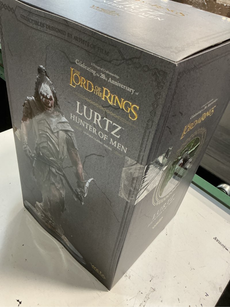 Condition photo showing New/Like New for weta workshop polystone - the lord of the rings trilogy - classic series - lurtz, hunter of men 1:6 scale statue