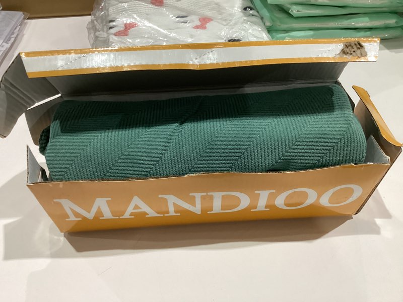 Condition photo showing Good Condition for MANDIOO Pack of 2 Chenille Throw Pillow Covers Elegant Design Soft and Luxurious Decorative Cushion Covers Pillowcase Couch Sofa Bedroom Living Room Home Decor 16x16 Inch Teal Teal 16" x 16" (Pack of 2)