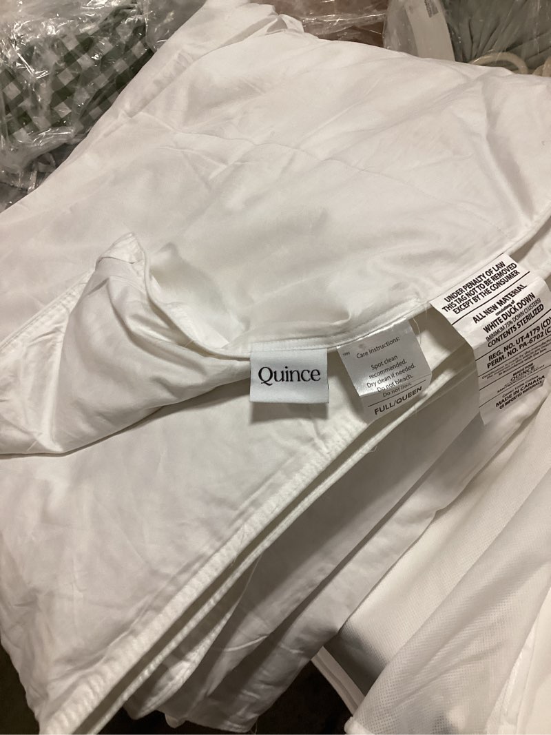 Condition photo showing Good Condition for quince luxury organic cotton bed blanket full/queen whit