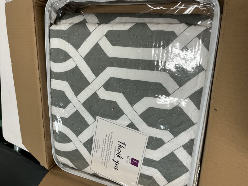 Condition photo showing Good Condition for lush decor edward trellis patterned 6 piece daybed cover set includes bed skirt, pillow shams and cases, 75" x 39", gray and white