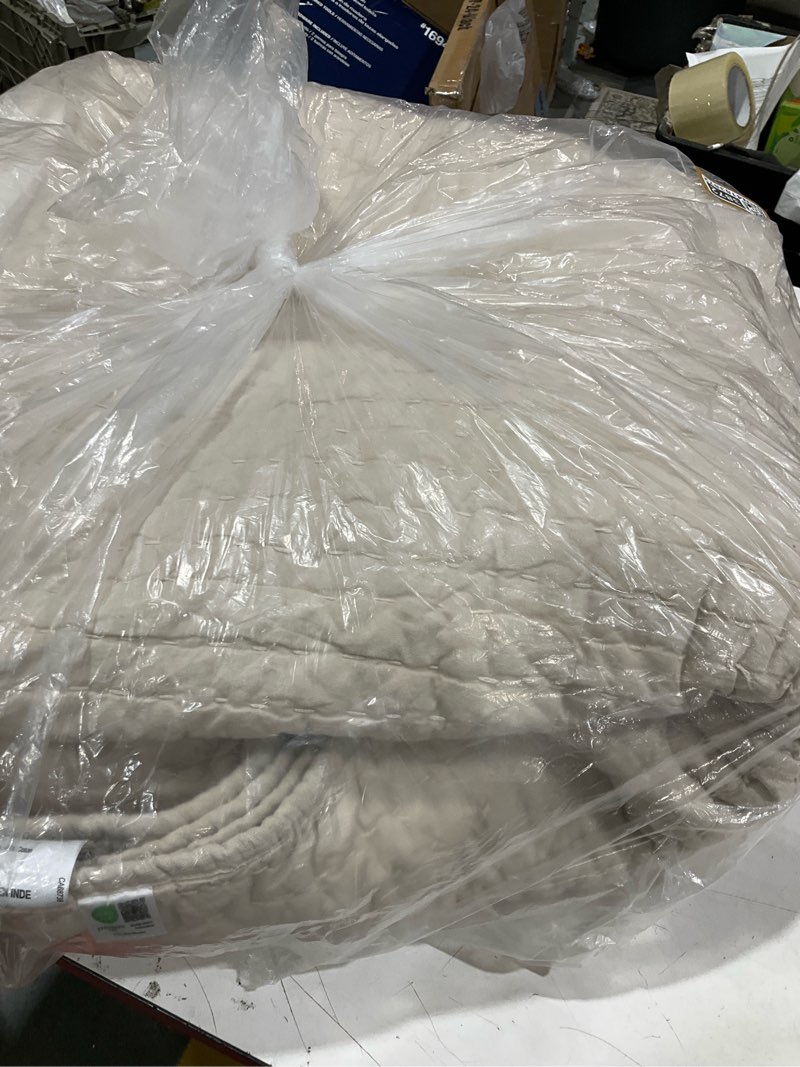 Condition photo showing Good Condition for quince bamboo quilt