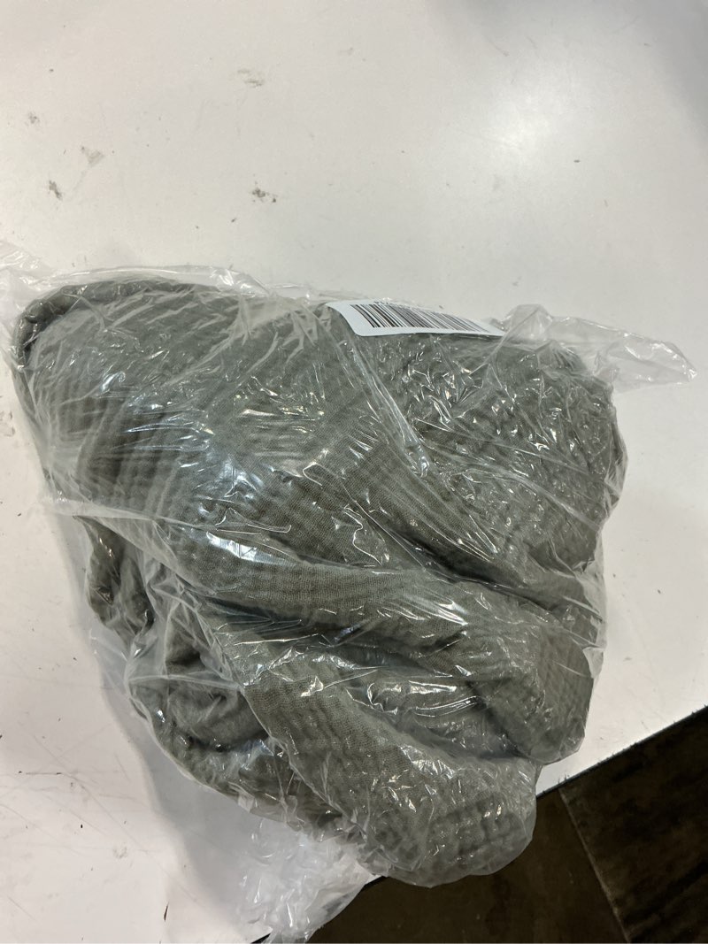 Condition photo showing Good Condition for organic cotton gauze dream quilt cases only king/cal king, dried sage