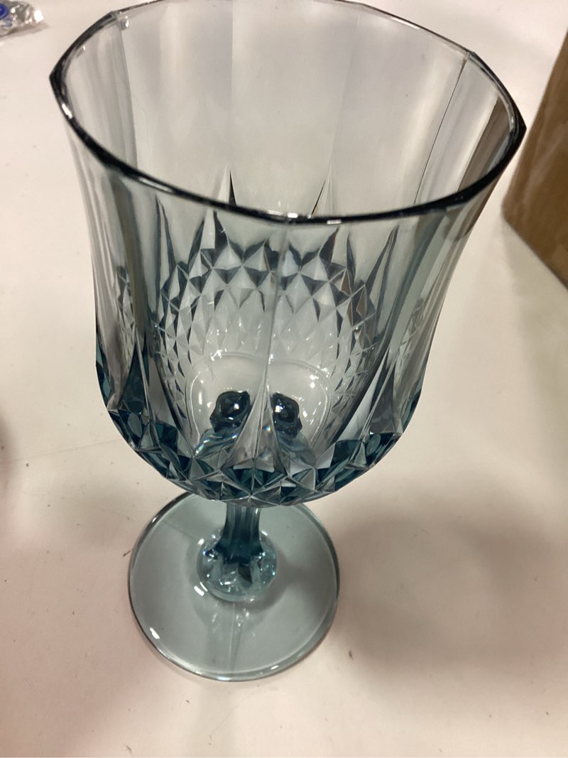 Condition photo showing Good Condition for XUWAIDSGN 7oz Plastic Vintage Wine Glasses Drinking Glasses Unbreakable Wedding Glassware Crystal Water Goblets Reusable Drinkware Vintage Champagne Flutes (48, Blue)