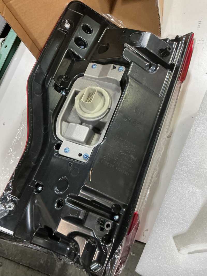 Condition photo showing Good Condition for led tail lights with blind spot compatible with 2017 2018 2019 ford f250 f-250 f-350 f-450 rear brake lamps tail rear light super duty right passenger side kc3z13404b fo2801262 rh led 17-19 f250 w/blind spot