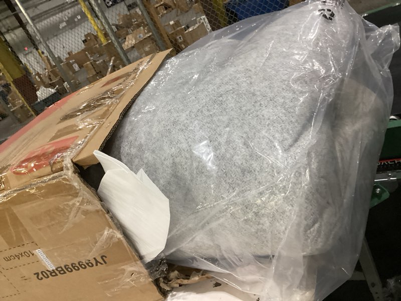 Condition photo showing Good Condition for gray upholstered mesh rug