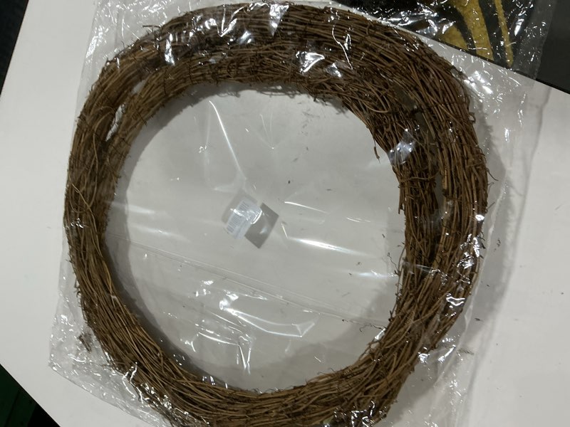 Condition photo showing Good Condition for 2pcs 18-20inch Large Natural Grapevine Wreath Rings Rattan Vine Branch Wreath Hoop for DIY Craft Christmas Easter Holiday Decoration Seasonal Decors (2pcs 50cm/18-20inch)