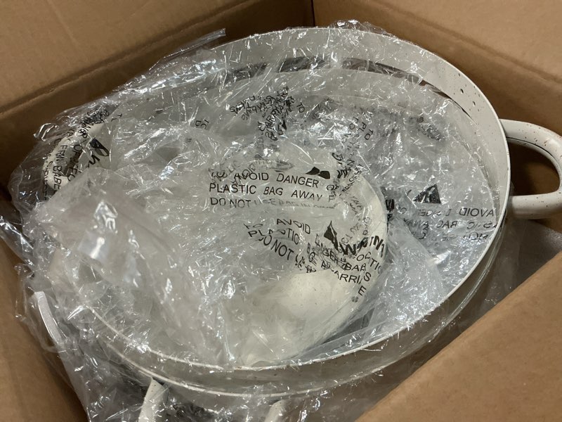 Condition photo showing Good Condition for warmounts white chafing dishes for buffet with glass lid (5qt, 4pack), maifanite-coated round chafing dish set w/mirror-polished stainless steel, rolled rim, stackable, lid holder for party, wedding