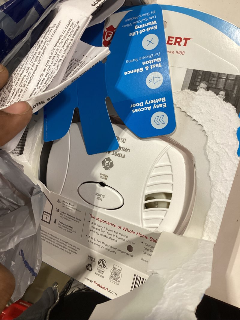 Condition photo showing Good Condition for basic co alarm w/ 9v battery