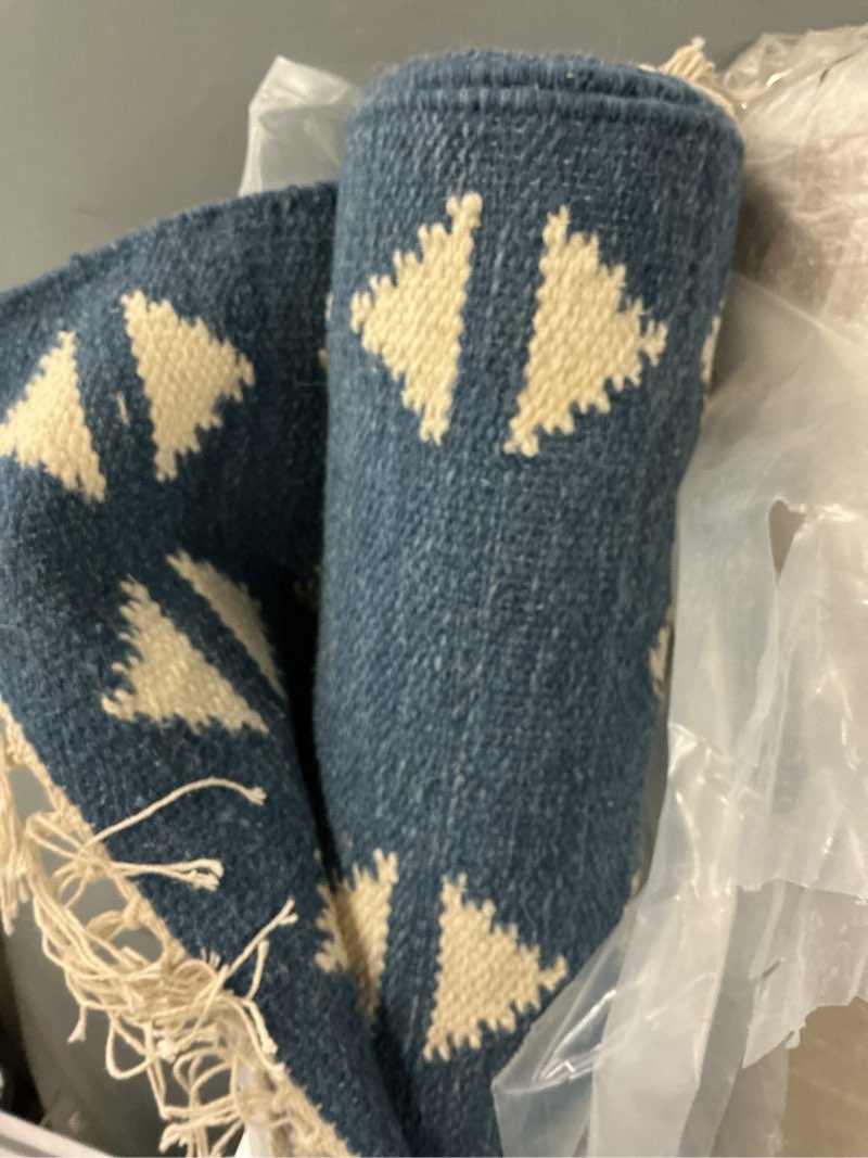 Condition photo showing New/Like New for shay wool kilim rug (color: blue size: 5' x 8')