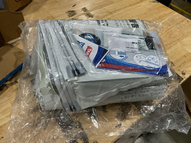 Condition photo showing New/Like New for taili 8 pack vacuum storage bags for comforter and blankets, jumbo vacuum seal bags for bedding 40x31 inch, space saver bags for clothes, pillows, saving more closet space 8 jumbo