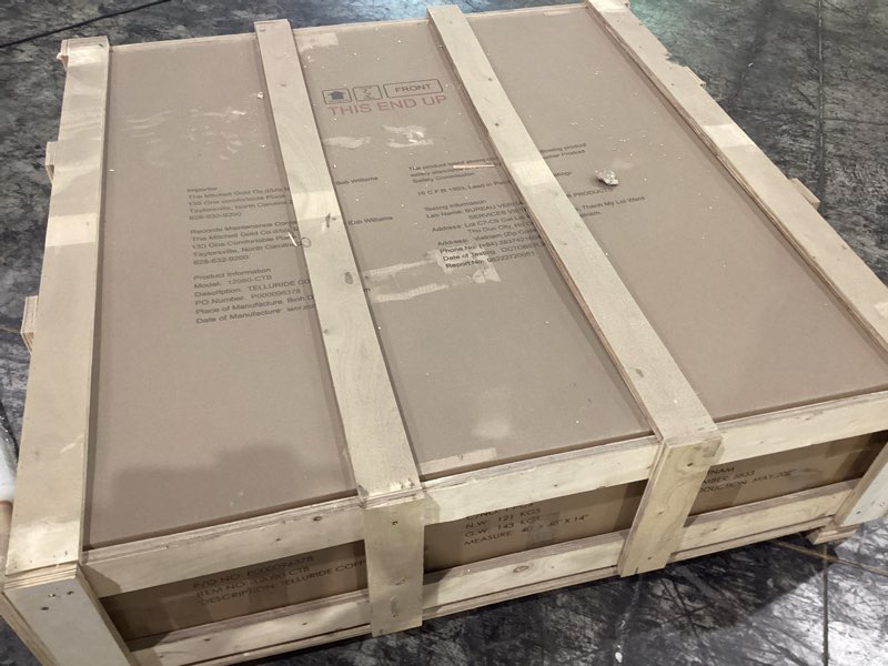 Condition photo showing New/Like New for telluride coffee table 