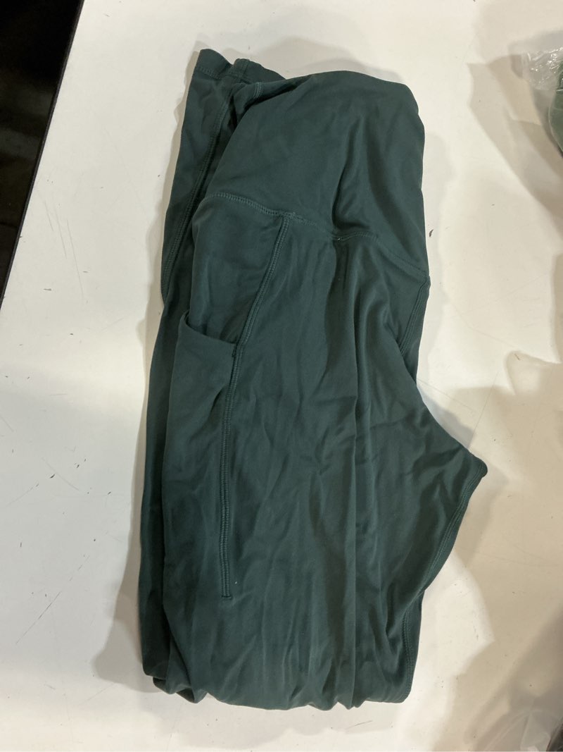 Condition photo showing Good Condition for quince ultra-form high-rise pocket legging, m, forest green