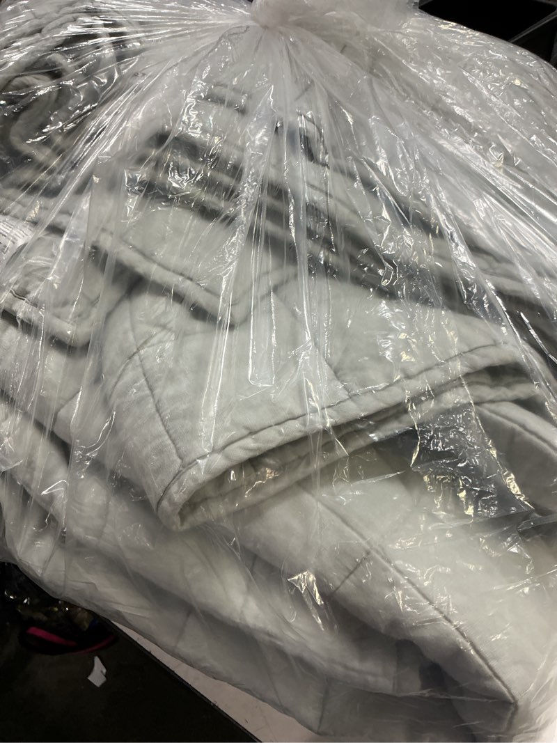 Condition photo showing Good Condition for quince 100% linen king/cal king quilt light grey