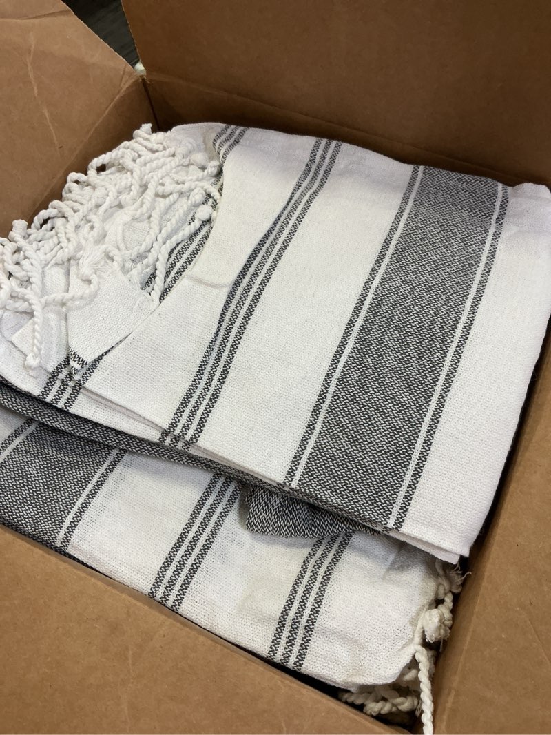 Condition photo showing Good Condition for GLAMBURG Peshtemal Turkish Towel Cotton Beach Towels Oversized 36x71 Set of 4, Cotton Beach Towels for Adults, Soft Durable Absorbent Extra Large Bath Sheet Hammam Towel - Charcoal Grey 4 Pack Charcoal