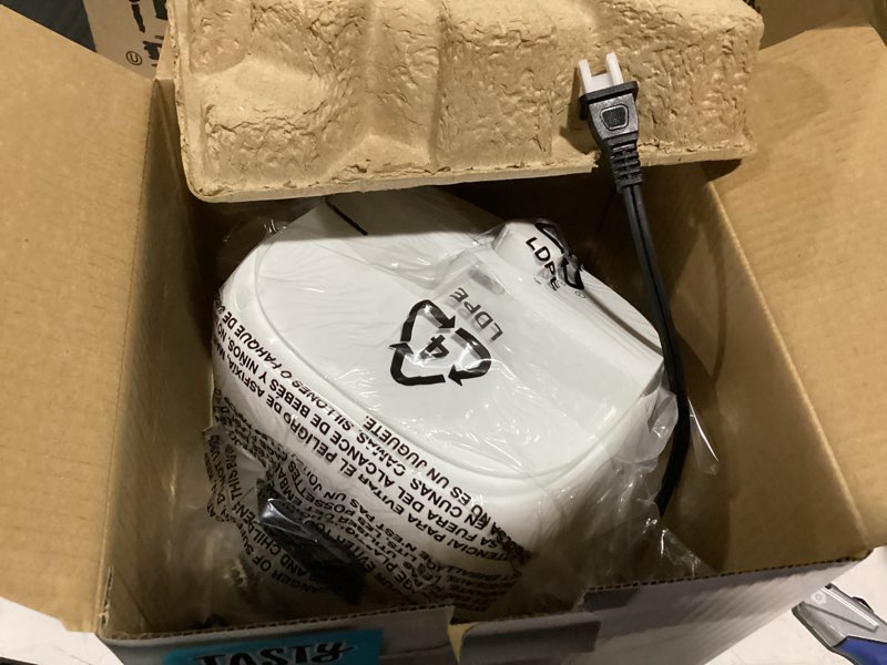 Condition photo showing New/Like New for tasty personal air fryer, healthier meals in minutes, adjustable temp control up to 400°f, easy-to-use design, nonstick basket and tray made without pfas, pfoa, pfos & ptfe, 900 watts, 2-quart, white 2 liter white