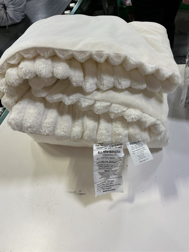 Condition photo showing Good Condition for Cozy Bliss Faux Fur Throw Blanket for Couch, Cozy Warm Plush Striped Blanket for Sofa Bedroom Living Room, 108 * 90 Inches Cream White Cream White King(108" x 90")