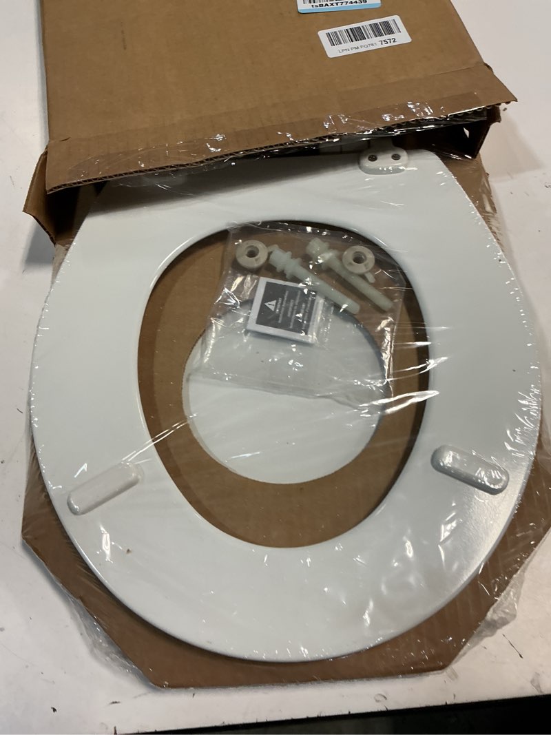 Condition photo showing New/Like New for mayfair linden slow close toilet seat, non slip heavy duty wood, easy install, round, white round traditional hinge