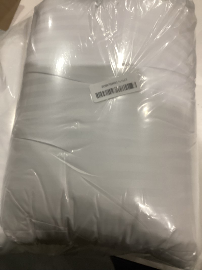 Condition photo showing Good Condition for eiue hotel collection bed pillows for sleeping 2 pack queen size?pillows for side and back sleepers,super soft down alternative microfiber filled pillows,20 x 30 inches white queen (pack of 2)