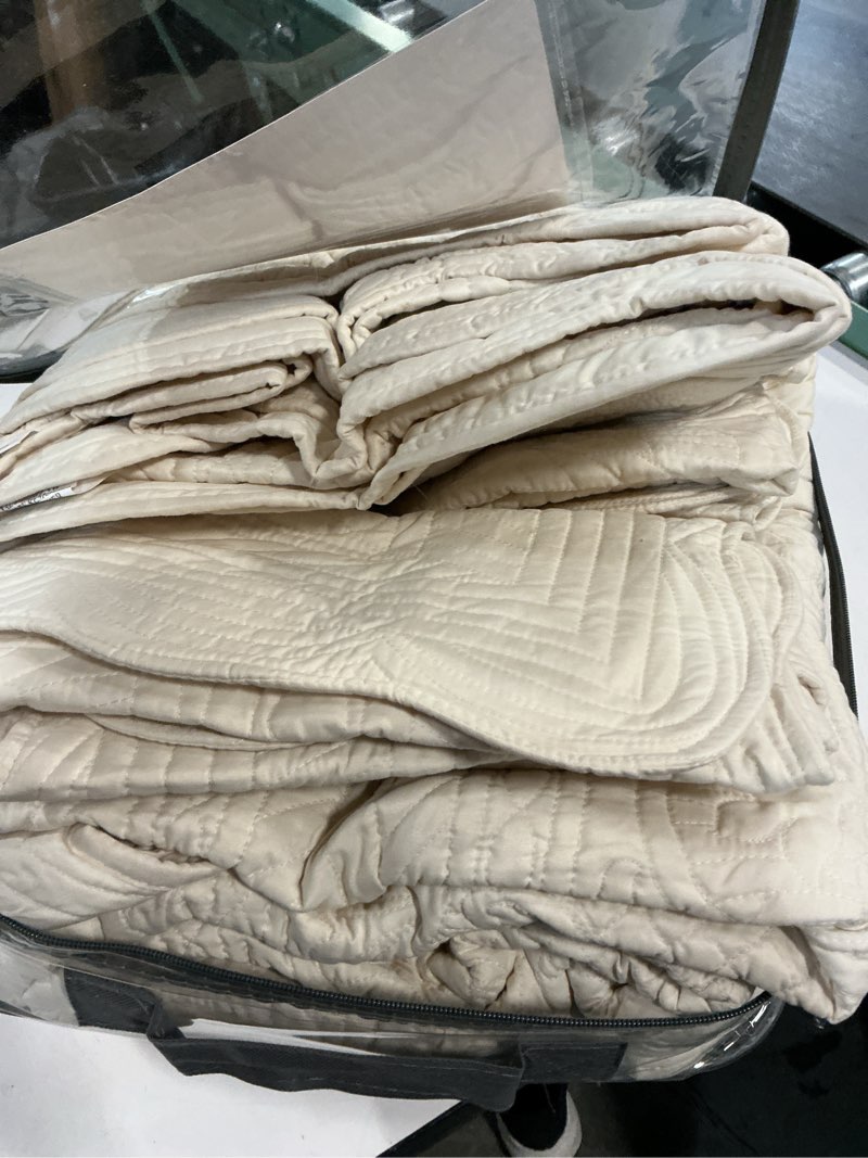 Condition photo showing item condition for Madison Park King Quilt Set Damask Coverlet Set for King Size Bed, Cottage Oversized Quilt Set, Scallop Edge, All Season, Pre-washed Cotton-Filled King Size Quilt, Tuscany, King/Cal King Cream 3 Piece King/Cal King(108"x96") Medallion Cream