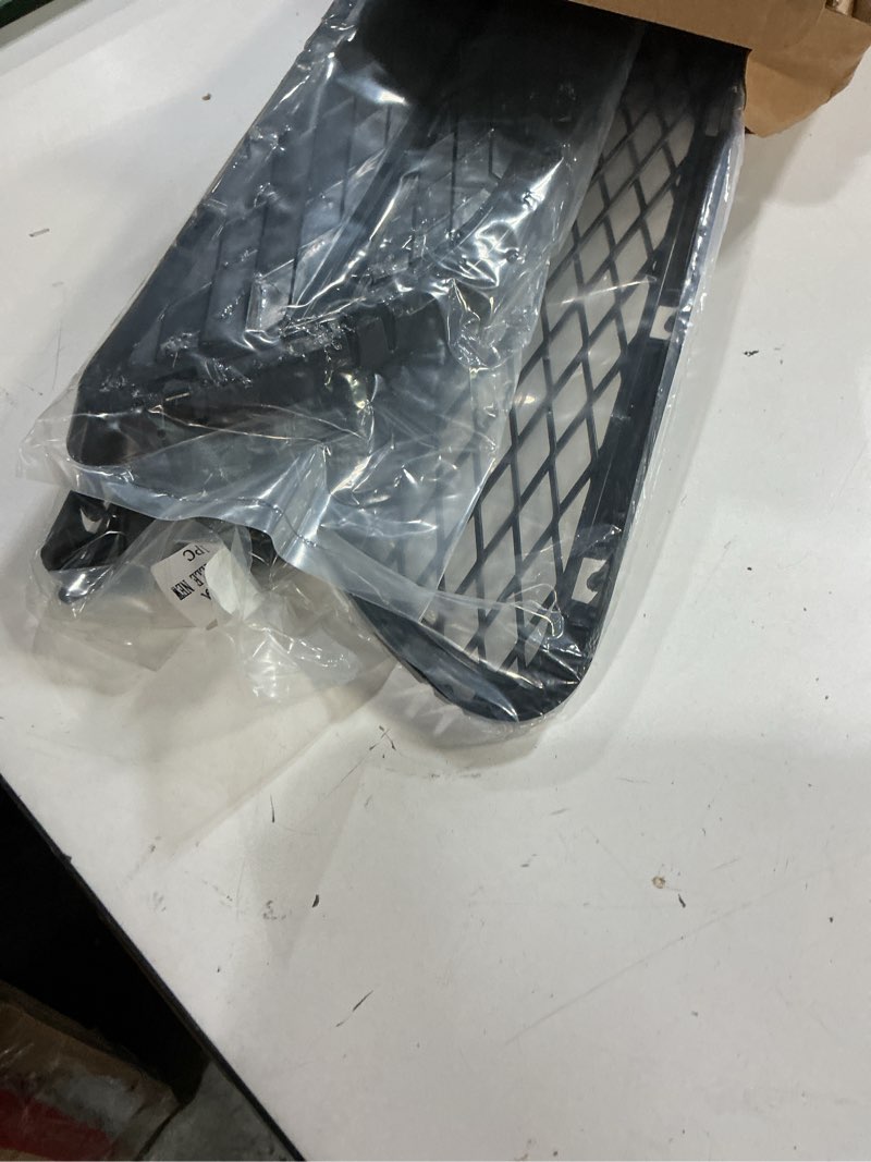 Condition photo showing New/Like New for newyall set of 3 front lower bumper grille grill for bmw 2009-2011 323i/328i xdrive/335i xdrive, 2009-2012 325i/328i/335i