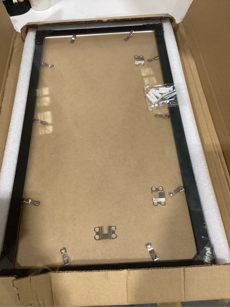 Condition photo showing Good Condition for poster frame 