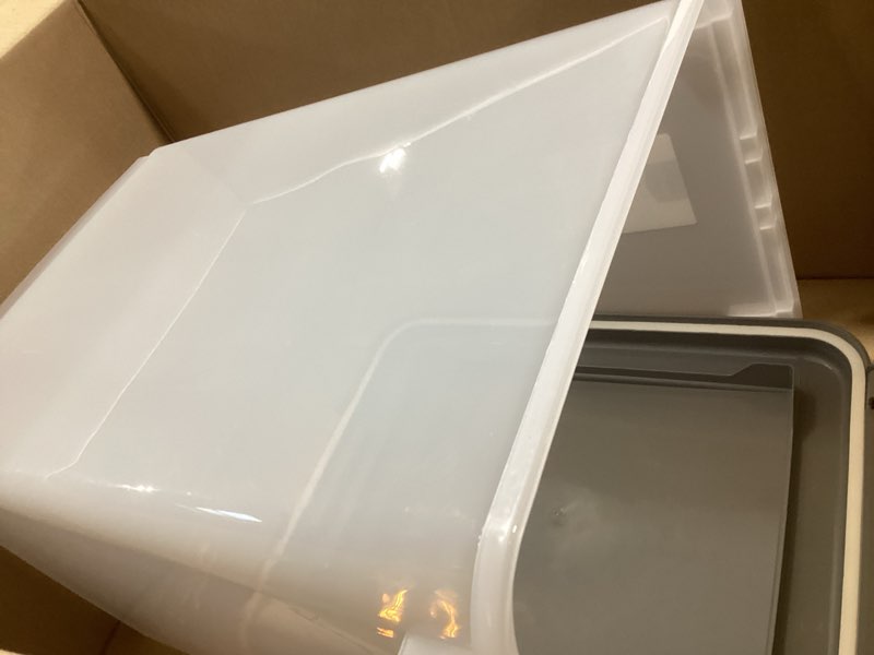 Condition photo showing Good Condition for amazon basics airtight pet food storage container with scoop, bpa free, removable wheels, 69 qt, gra