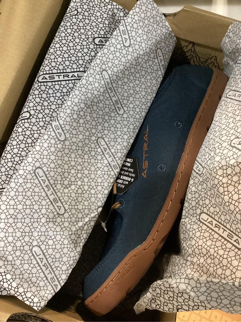 Condition photo showing New/Like New for astral, loyak m's size 9