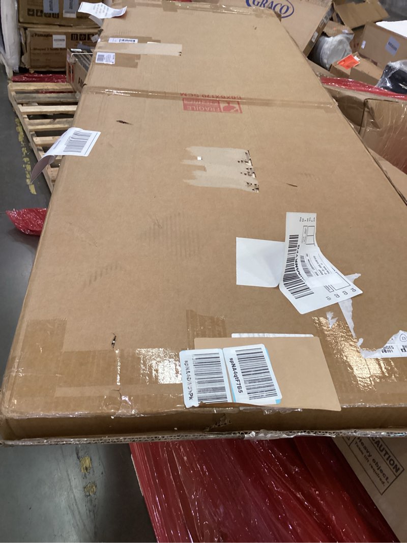 Condition photo showing Good Condition for Wall mirror