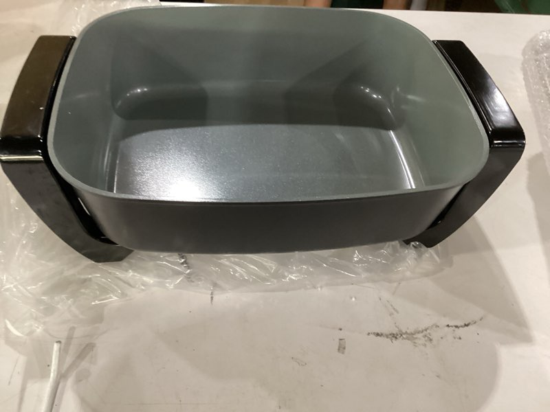 Condition photo showing New/Like New for elite gourmet 15" x 12" x 4" electric skillet, xtra deep dish, ceralast™ pfas free ceramic, 1500w rapid heat, tempered glass vented lid, dishwasher safe, 12.5 qt., black/gray 12.5qt