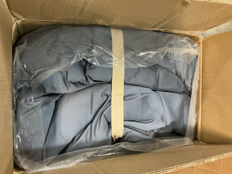 Condition photo showing Good Condition for organic cotton sateen comforter, king/cal king, mineral