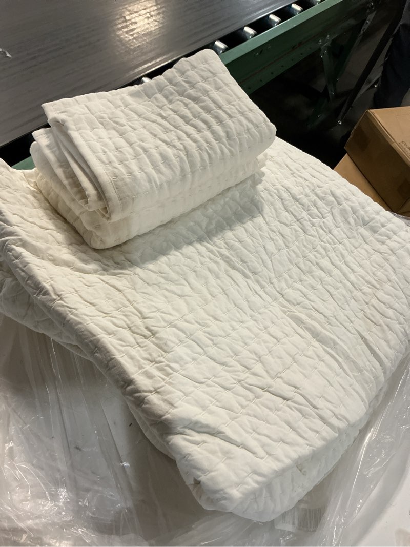Condition photo showing Good Condition for european linen cotton stitch quilt set, full/queen, ivory
