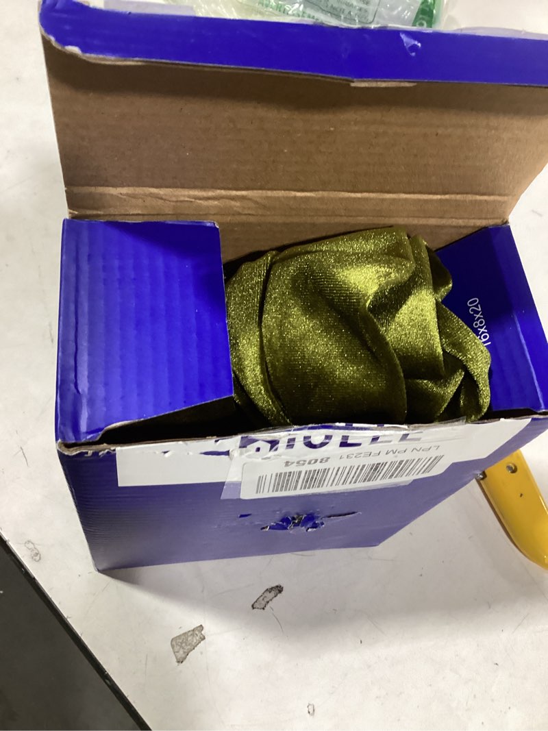 Condition photo showing Good Condition for MIULEE Velvet Ruffle Throw Pillow Covers Soft Luxurious Olive Green Pack of 2 18x18 Inch Square Cushions Vintage Gothic Spring Decorative Ruffled Pillows Home Decor for Sofa Couch Bedroom Chair 18" x 18" (Pack of 2) Olive Green