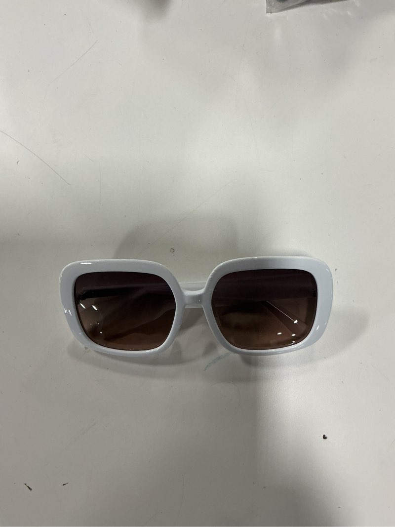 https://lotting-media.assets.bidfta.com/lotting_5b7bbaaa-0940-4d30-87d3-e7b1f0e2cffc