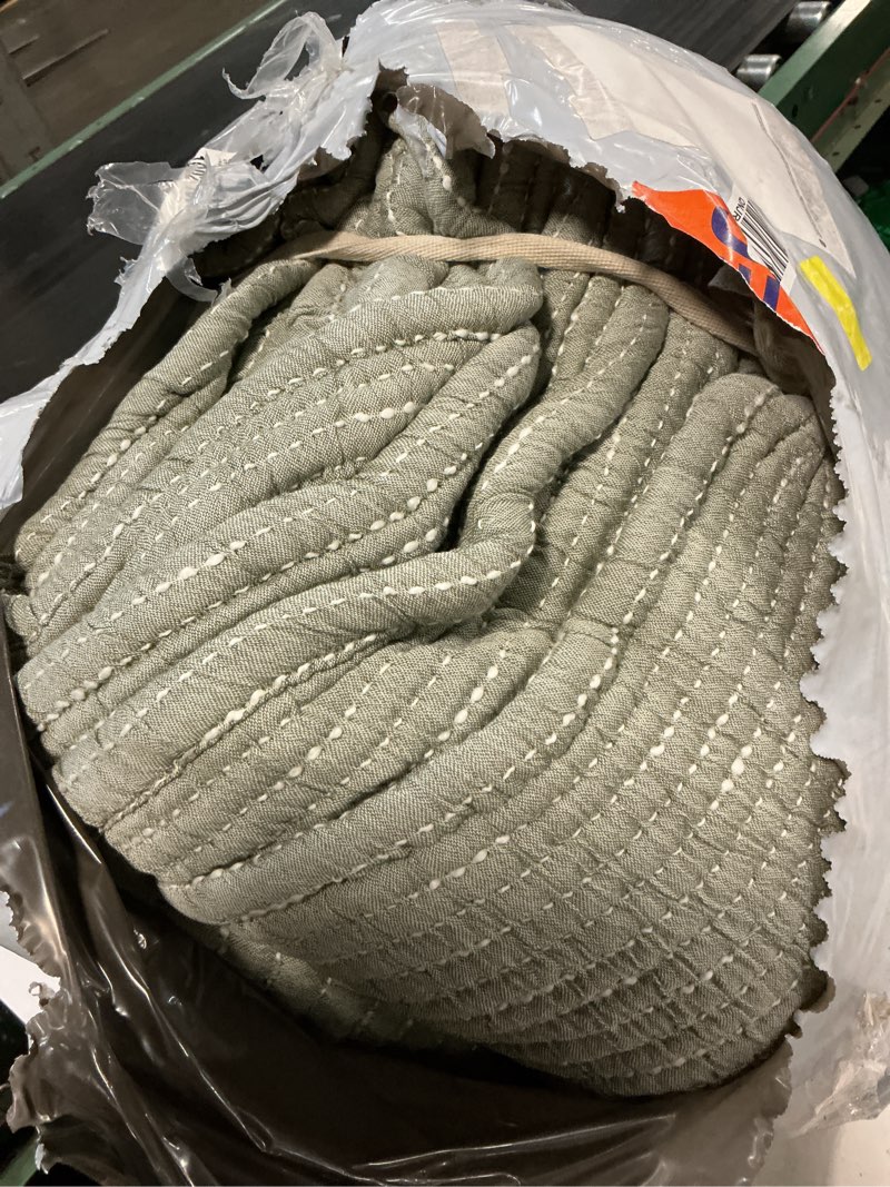 Condition photo showing Good Condition for organic cotton channel stitch coverlet set, king/cal king, green