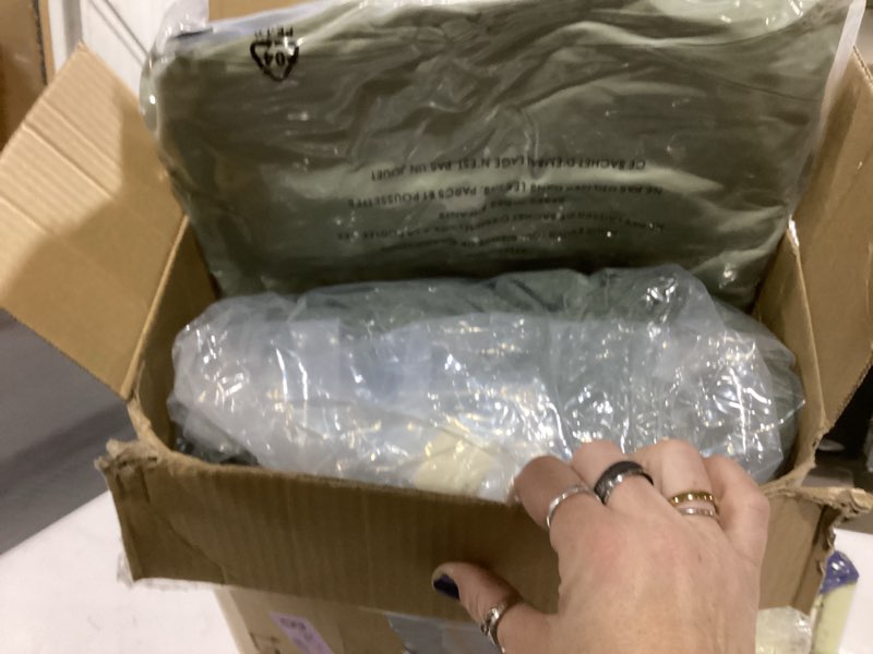 Condition photo showing Good Condition for Geniospin King Comforter Set - 7 Pieces Comforter King Size, Soft Solid Bedding Set for All Season, Textured Bed in a Bag with Sheets, Pillowcases & Shams (Dark Green, 102''x90'') Dark Green King (102"x90")