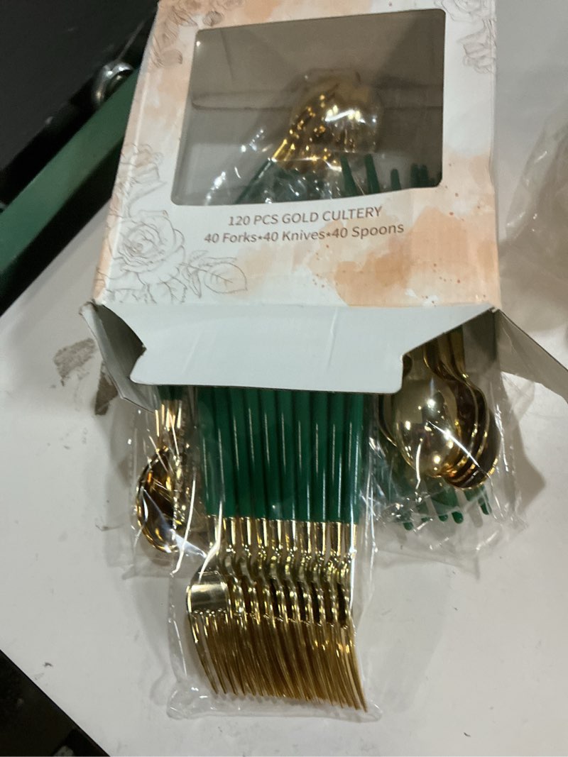 Condition photo showing Good Condition for 120pcs green and gold plastic silverware, heavy duty plastic silverware includes 40 forks, 40 knives, 40 spoons, disposable cutlery for birthday, saint patrick's day, graduation party
