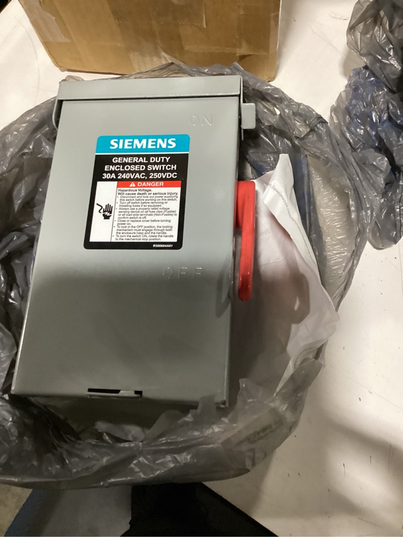 Condition photo showing New/Like New for siemens 3p 30a 240v general duty safety switch indoor, fusible