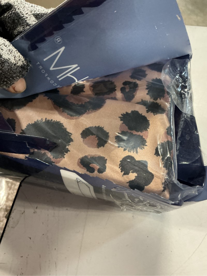 Condition photo showing Good Condition for MR&HM Satin Fitted Sheet Full Size, Silky Bottom Sheet with Elastic Corner Straps, Deep Pocket up to 15 Inch, No More Slipping Off for Mattress - 1 Fitted Sheet Only (Brown Leopard) Brown Leopard Full