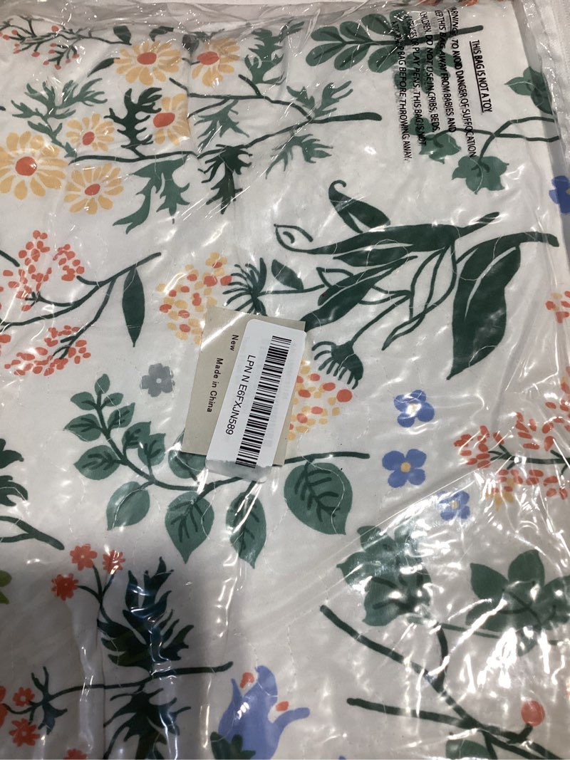 Condition photo showing As Is for travan 3-piece quilt set quilted bedspread lightweight coverlet set garden style floral printed oversized quilted bedding set with shams for all season, exquisite, king size b-flower king