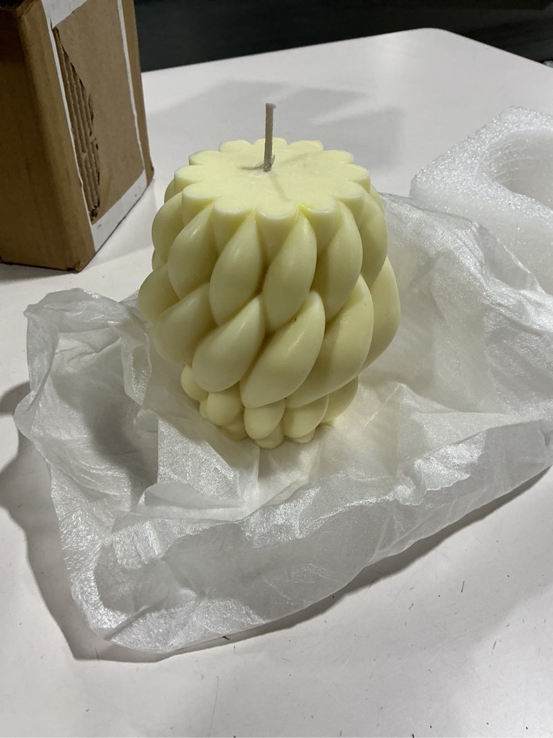 Condition photo showing Good Condition for Large Handmade Rope Knot Soy Candle - Elegant Scented Pillar Candle for Home Decor, Perfect Housewarming & Unique Gift Idea, Natural Soy Wax, White (Large) LARGE White
