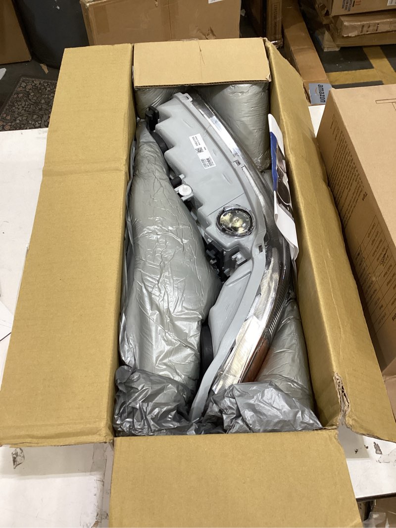 Condition photo showing Good Condition for Dorman 1592343 Passenger Side Headlight Assembly Compatible with Select Buick Models